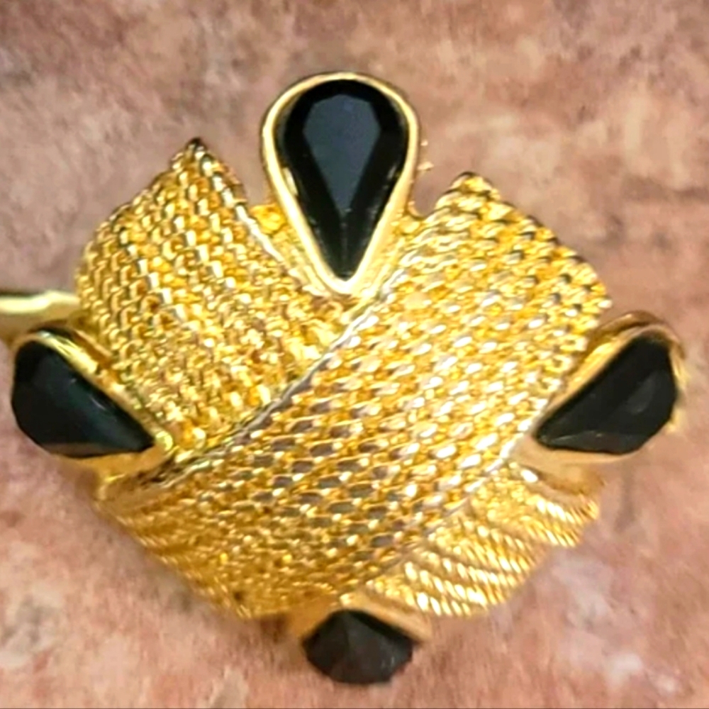 UNIQUE STATEMENT ESTATE FIND RARE VINTAGE LOOK BLACK EBONY GOLD OVERLAY BROOCH